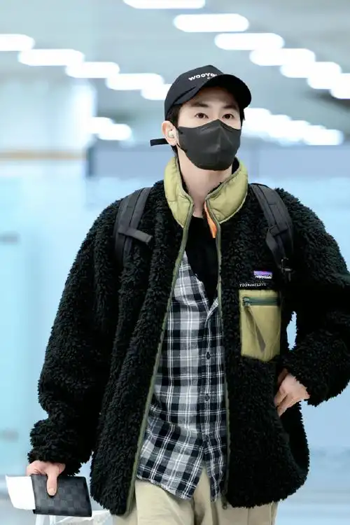 郑允浩#230214  金浦入境  hd3p【虽然机场很拥挤,但因为在一起,艘栽