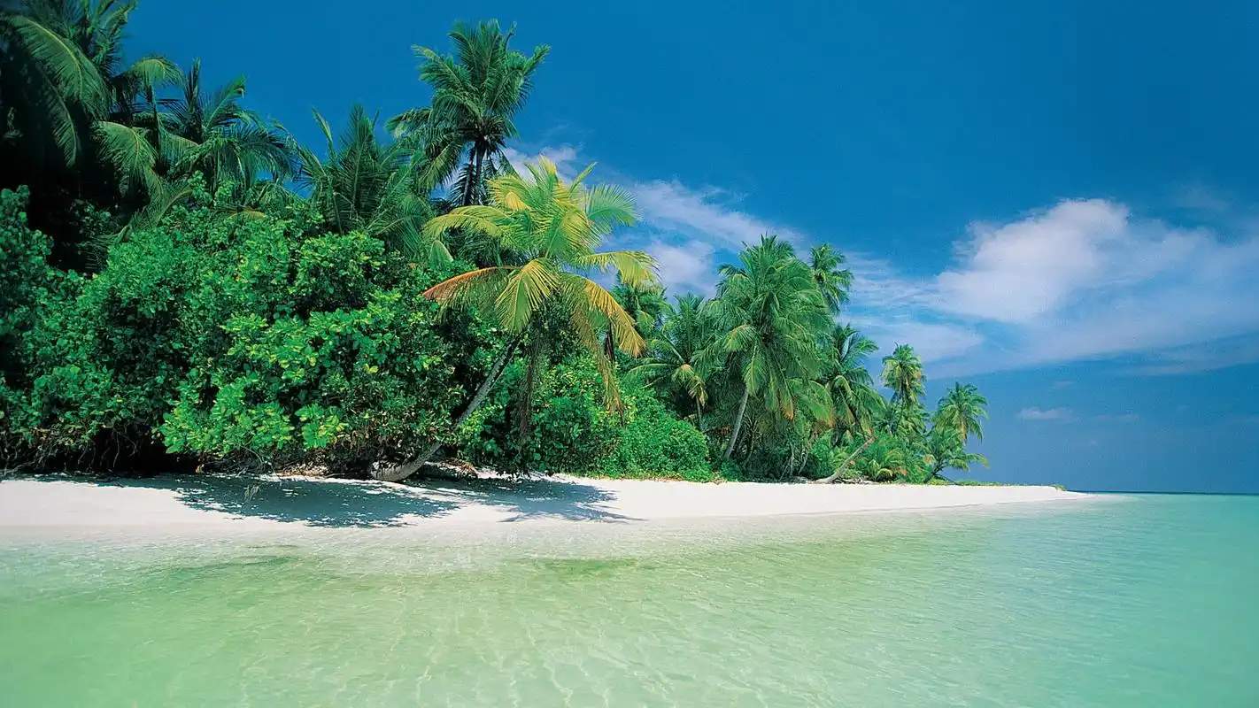 美丽的旅游胜地马尔代夫沙滩蓝天风景图片桌面壁纸(2)
