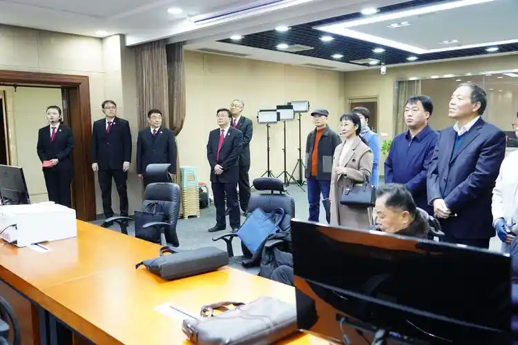 济宁中院开展国家宪法日法官宣誓暨公众开放日活动