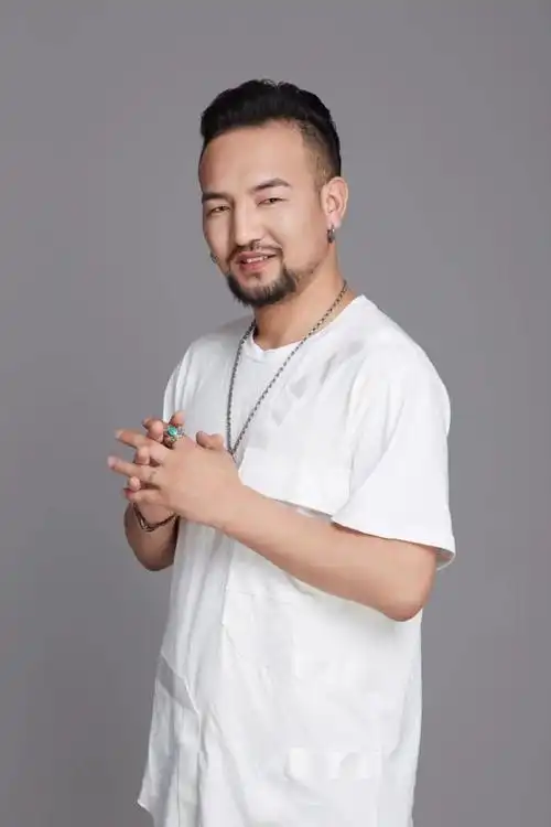 桑德加:    藏族民间音乐人,藏族原创歌手,藏族山歌王子桑德加,曾获得