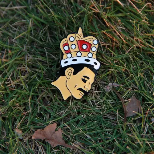 速卖通皇后乐队徽章弗雷迪莫库里freddiemercury头像卡通胸针