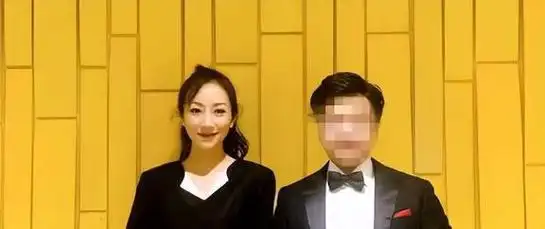 韩雪隐藏多年女儿遭网友曝光,13岁高挑有气质,性格腼腆容貌像爸