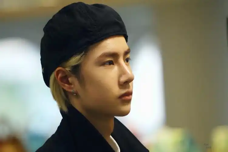 uniq王一博侧脸无敌