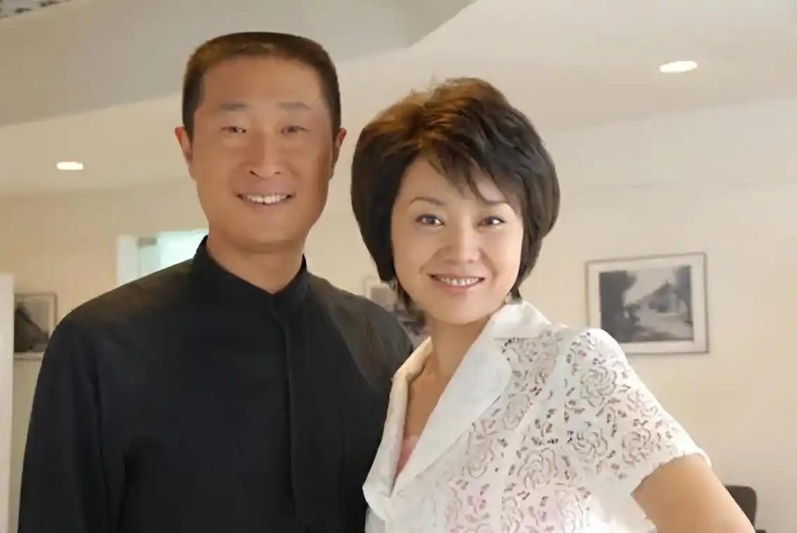 回顾闫妮无名时前夫提出离婚一夜成名之后公婆骂儿子丢了块宝