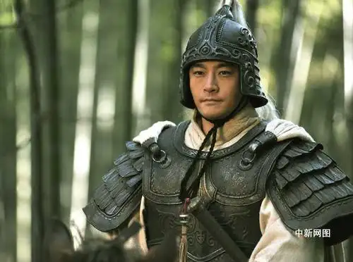 今日,一组剧照终于显露了周瑜的真容.