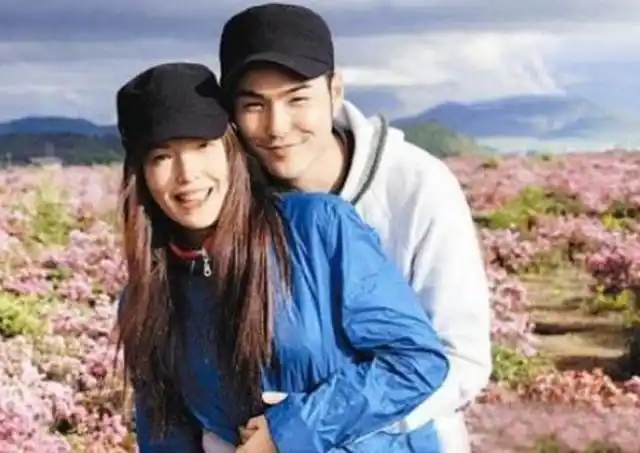 时就与经纪人走过一段恋情,分手后却一直藕断丝连,在和刘品言恋爱时