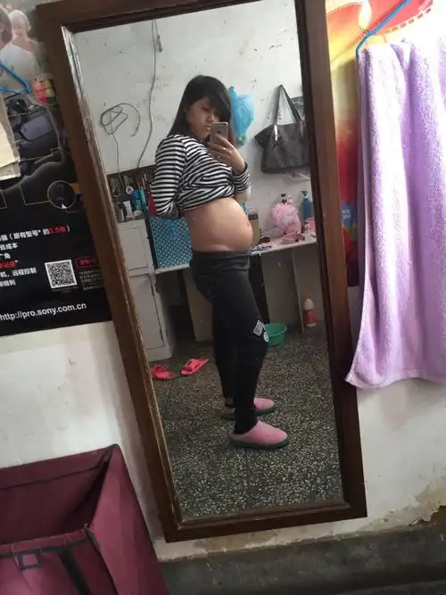 21周的肚子,侧面好明显啊,懂得看的宝妈肚子能看出男女吗? 纯属好奇.