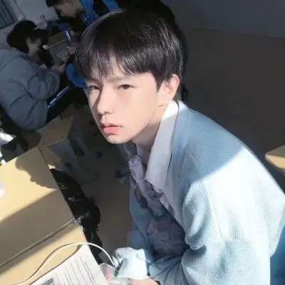 祁宋ins风格文艺范真人男生头像