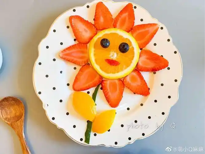 抗"疫"厨神——红缨锦绣世家幼儿园苗二班抗"疫"水果拼盘活动