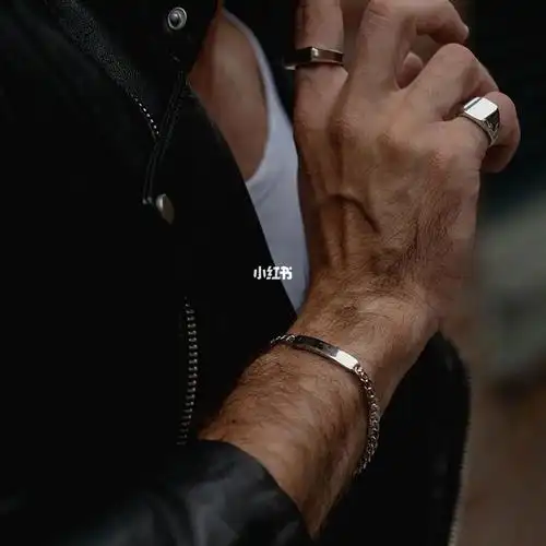 男生戴戒指的含义与正确戴法简约戒指推荐