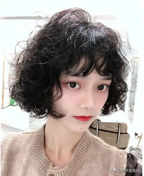 波波头卷发短发发型图片(最洋气最年轻的短发波波头发型)(5)