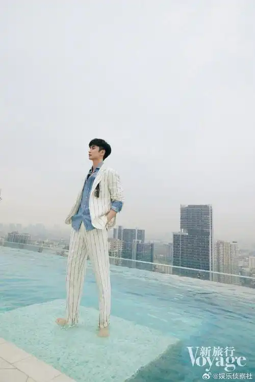 每一身穿搭都各有特色,张云龙的身材比例太好啦!