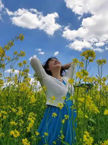 我们的生活充满幸福的阳光,盛夏的油菜花