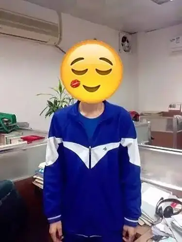 广州嘅校服丑出新高度!睇下你母校有冇中招!