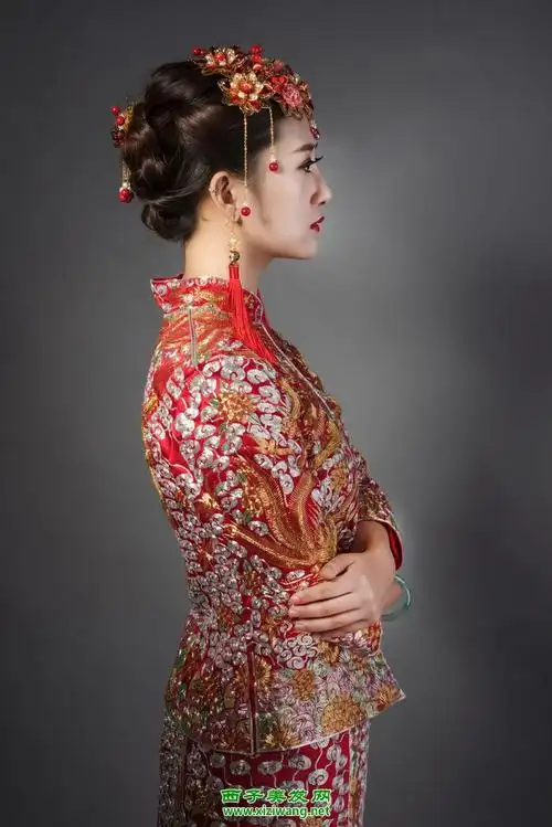 新娘结婚当天中式盘发发型 好看又迷人_新娘发型_西子美发网