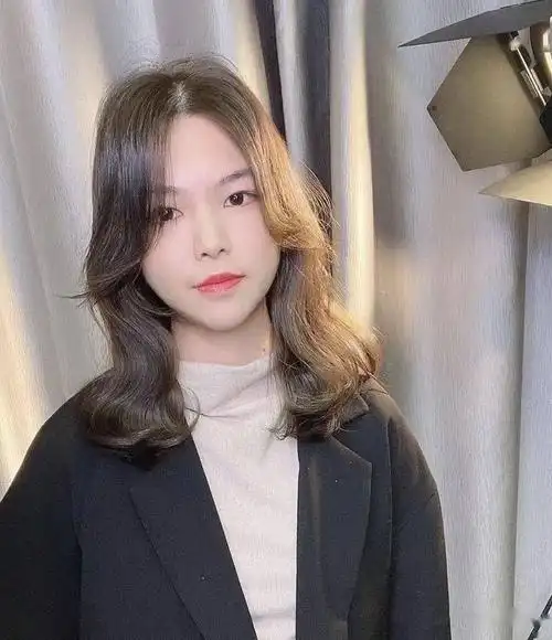 2021年流行免打理减龄齐肩发发型