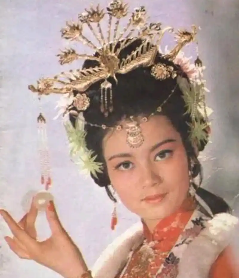 换个角度来看杜十娘怒沉百宝箱