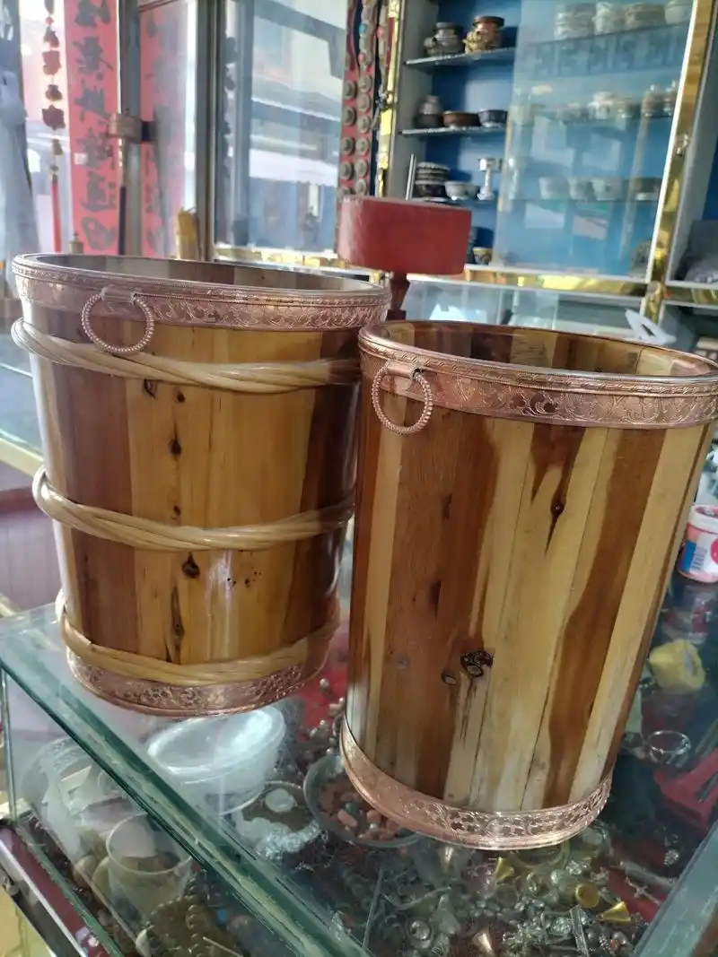 藏族大哥非常满意,纯手工藏式奶桶,有需要的大哥大姐们要提前两