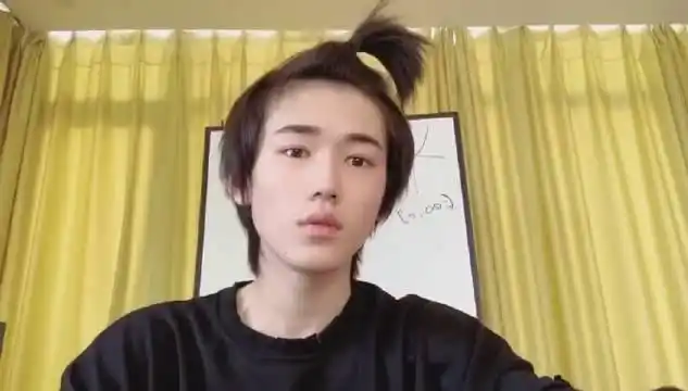 欢迎来到宋亚轩音乐小课堂 扎着苹果头的宋老师也太可爱了吧 所以