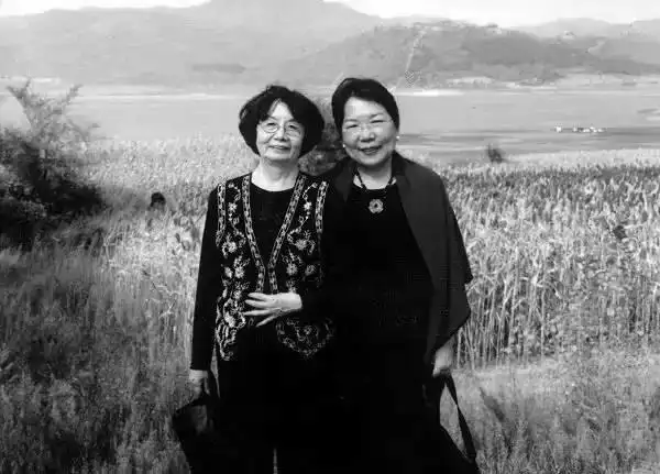 叶嘉莹 与席慕蓉在叶赫河畔