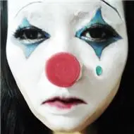 小丑头像半边哭半边笑似哭似笑的小丑流泪着微笑头像