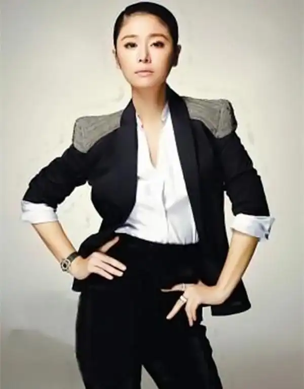 《还珠格格》女主换上西装,王艳垫底,范冰冰赢了林心如输给赵薇