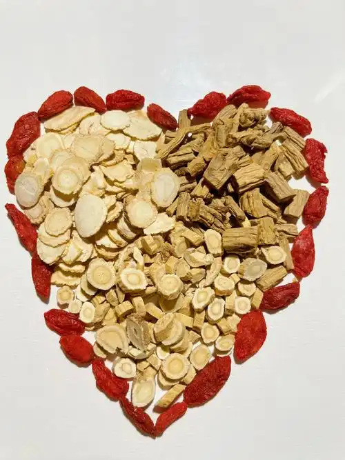 爱心汤黄芪党参西洋参炖肉枸杞or红枣