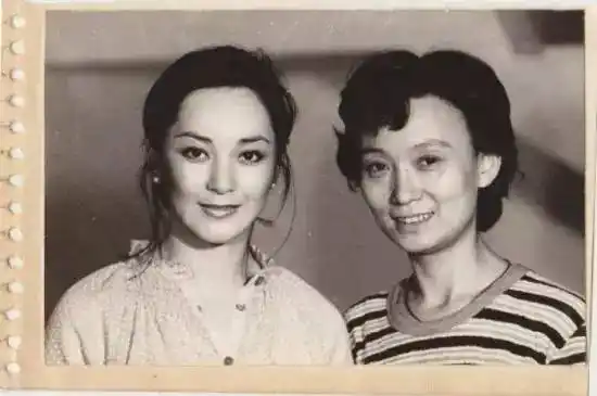 现年75岁的董今狐早有婚姻,小他三岁的刘立立不求名分,与董今狐