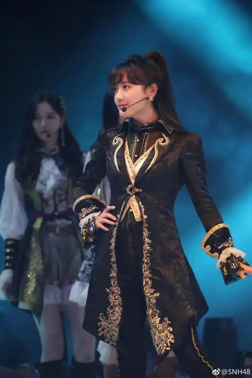 黄婷婷输了13万票全网黑的李艺彤轻松打破票数记录成功登顶