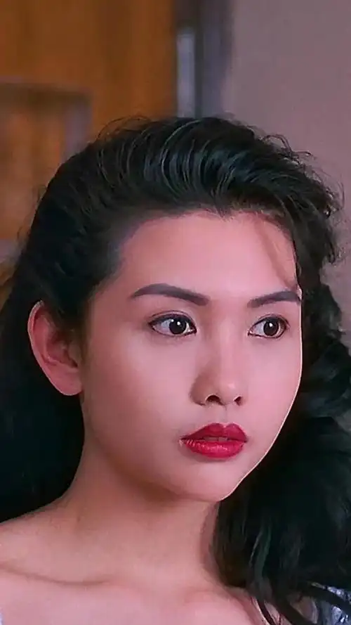 说起不老女神邱淑贞,大家都想到赌神里她的绝色打扮,可以说是一代人的