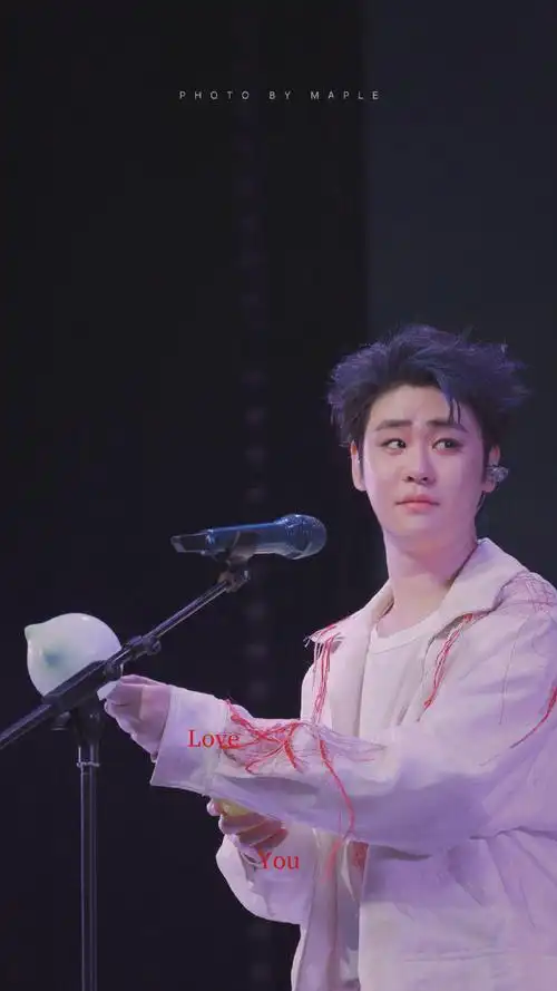 大家看图说话吧  我已被可爱9215迷迷糊糊了  ——@小辫儿张云雷