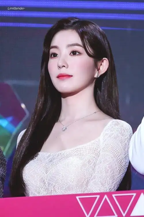 裴珠泫红毯怼脸生图##irene红毯造型