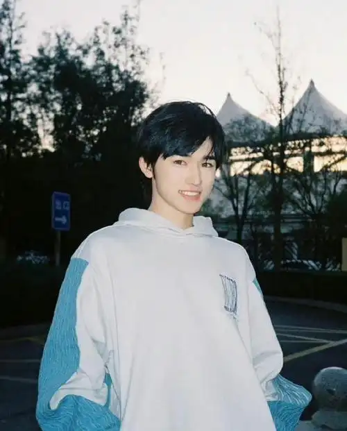 宋亚轩最长一次洗澡5小时,原来是忘记拔洗澡卡,价格太实惠了