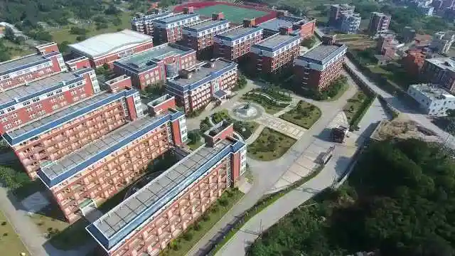 航拍福师大附属福清德旺中学课间韵律操