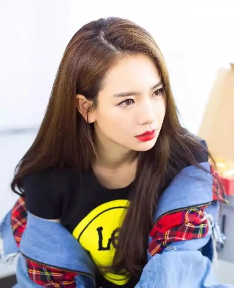 戚薇终于有了下巴脸型好全是托这个的福