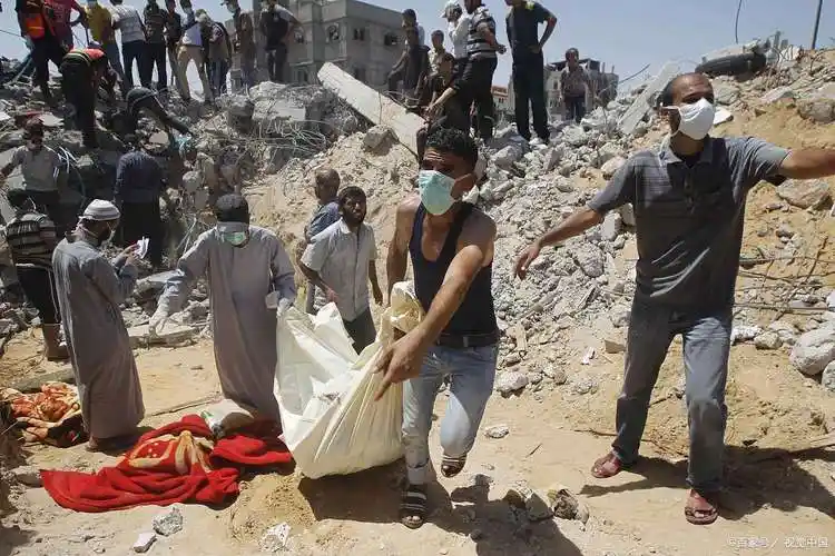 加沙的那些难民现在真的是无家可归了.