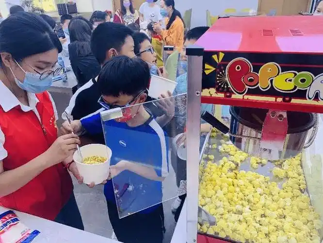 黄甲街道王家场社区开展噼里啪啦爆米花亲子活动