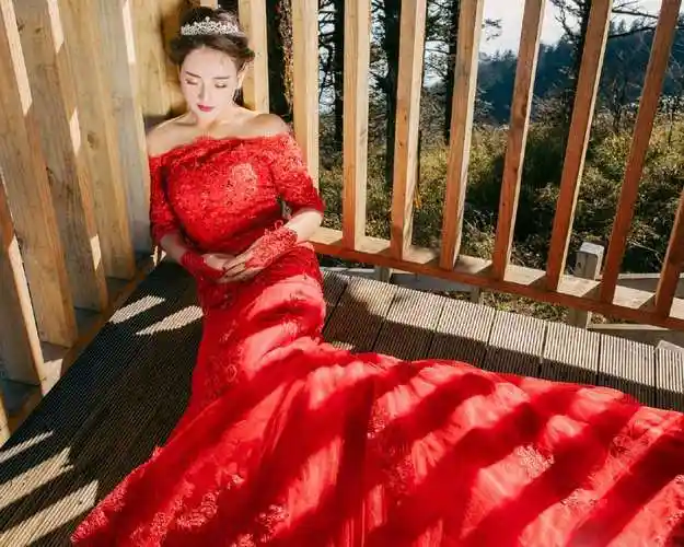 红色新娘婚纱美女写真桌面壁纸