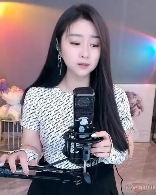 yy菲儿到期后仍未续约一天更新多个短视频这是要去抖音直播吗