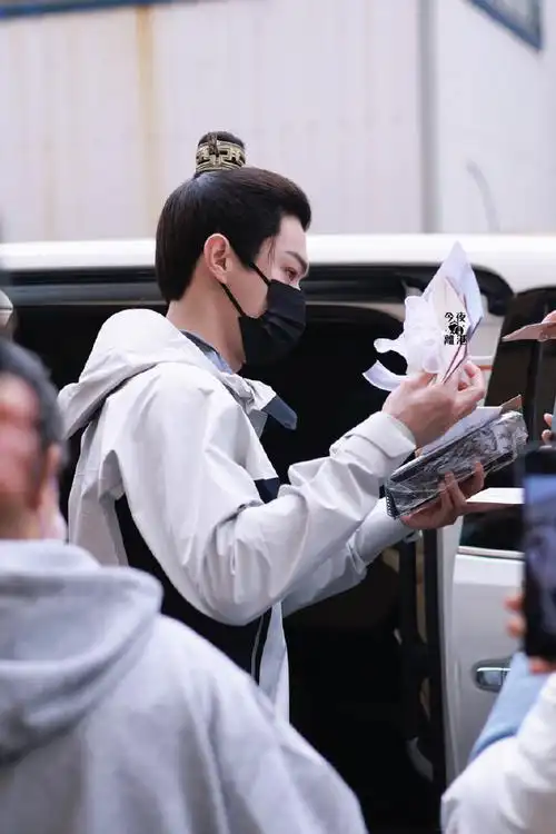 许凯超话9615#许凯子夜归#    20240314出妆    白色情人节快乐