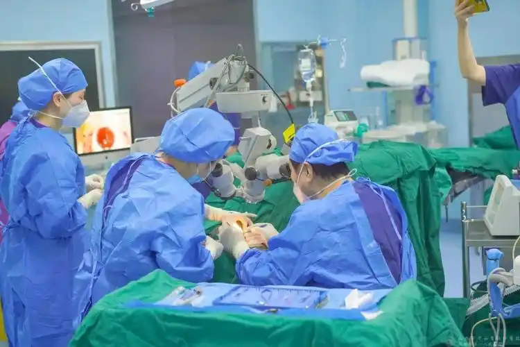 手术顺利完成孩子眼睛总算保住了