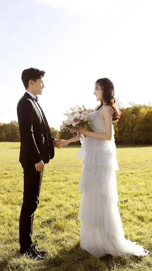 迪丽热巴和邓伦婚纱照