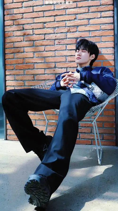 修||张真源老公的腿好长好长~#张真源室内春日三连拍