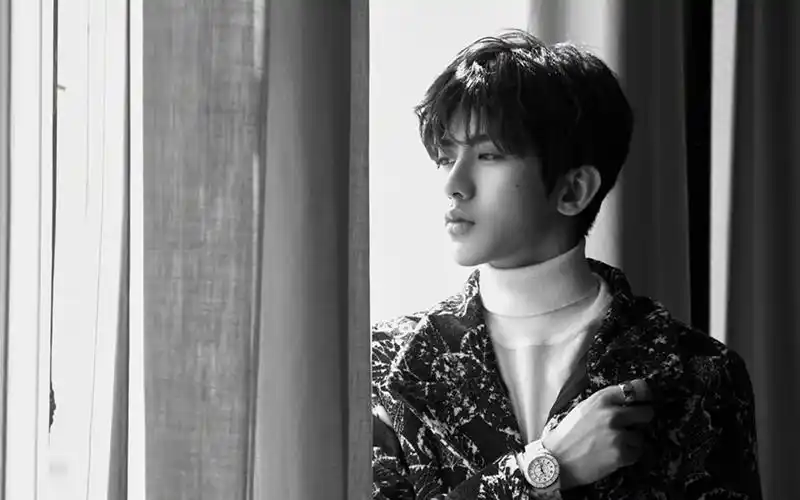 超酷蔡徐坤时尚黑白壁纸_酷炫十足的蔡徐坤