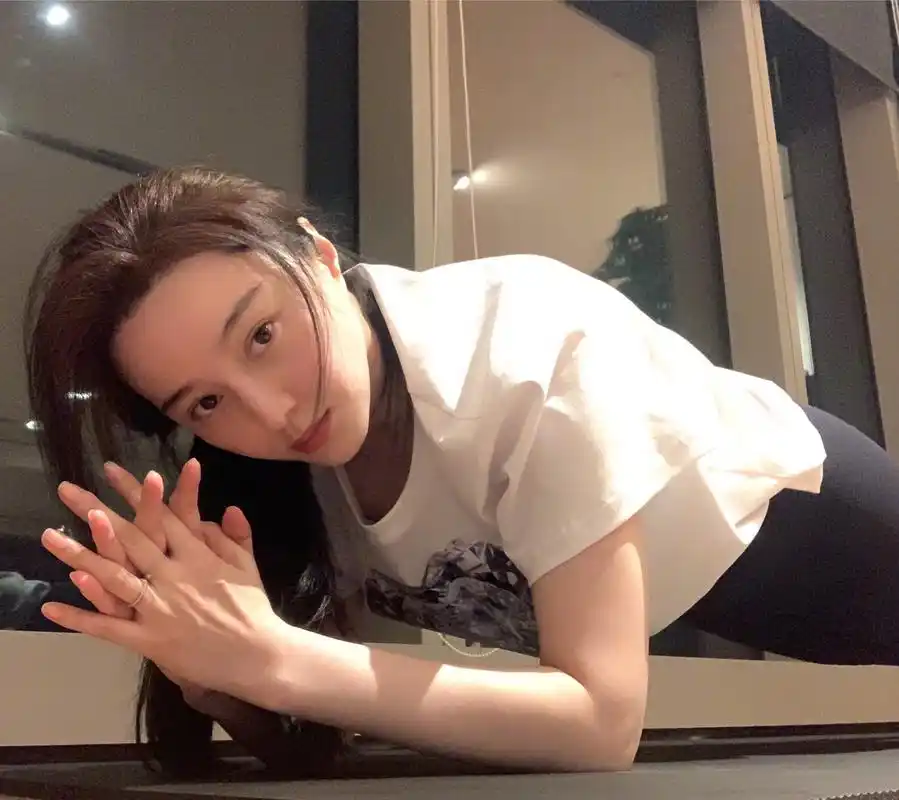 原创范冰冰晒健身照一脸娇羞