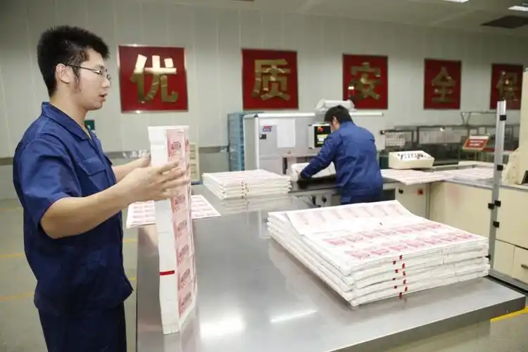带你走进印钞厂:"新版百元"大钞诞生全记录