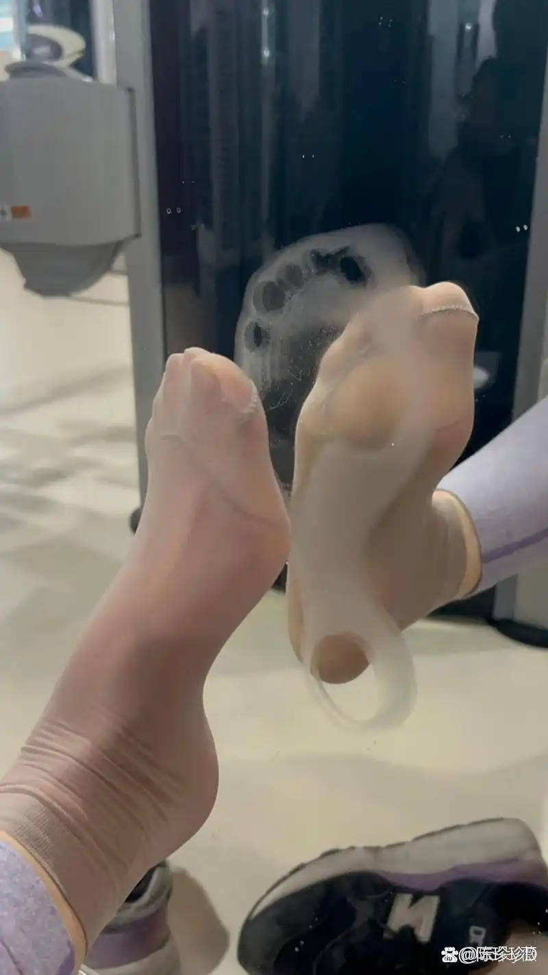 真的太臭了…#脚臭# #美女美脚