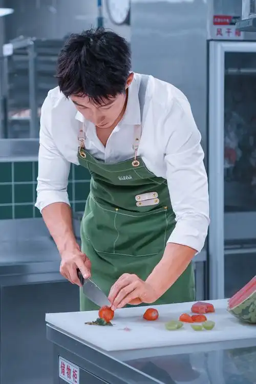 延续九月好运,迎接美好十月 boss黄景瑜祝大家假期吃好喝好