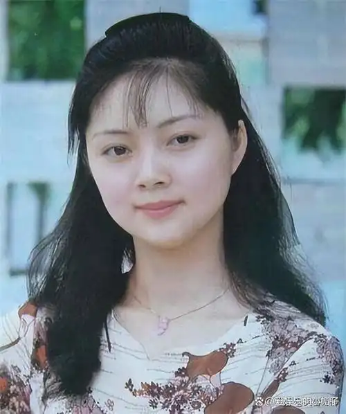 张莉算不算红楼梦第一人美人?看她和陈晓旭合照就知道了