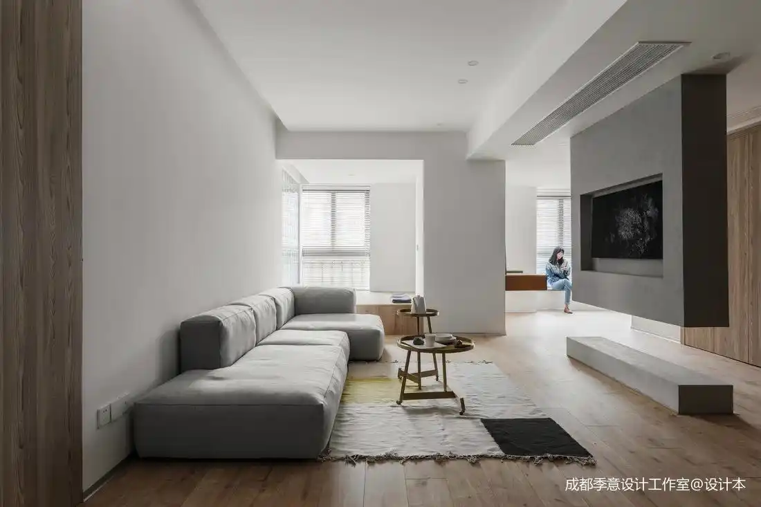 现代原木客厅背景墙设计图片